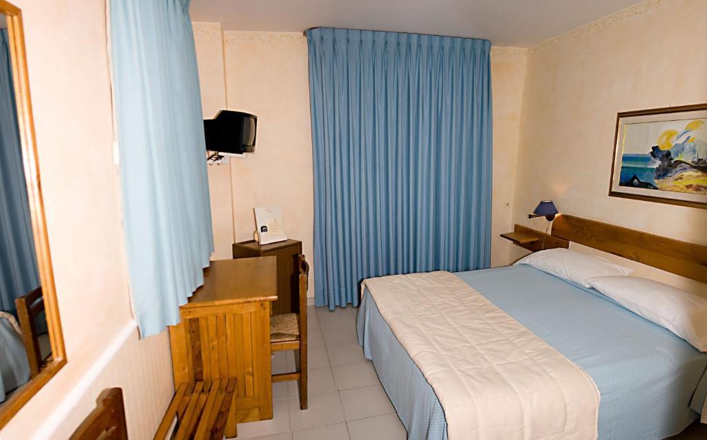 Hotel Marinella بيتسو الغرفة الصورة